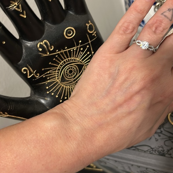 Engagement ring - Picture 3 of 5